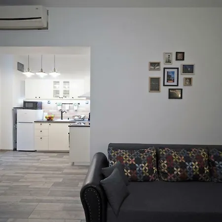 Standard By Hi5 -akacfa 57 * Budapest