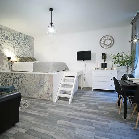 Standard By Hi5 -akacfa 57 * Budapest