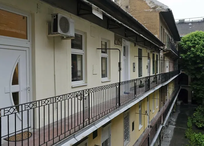 Standard By Hi5 -akacfa 57 * Budapešť