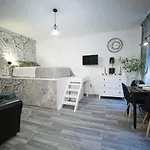 Standard By Hi5 -akacfa 57 * Budapest