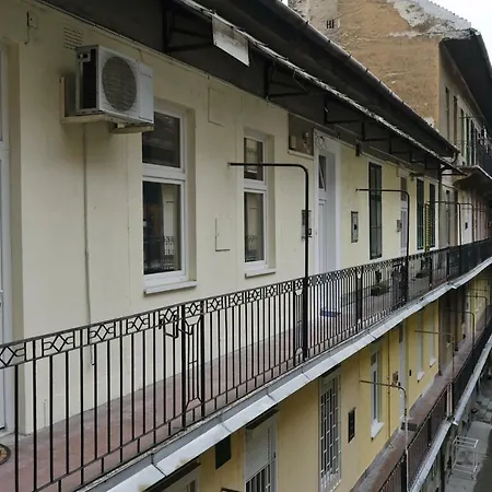 Standard By Hi5 -akacfa 57 * Budapest